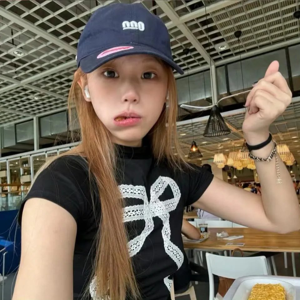 橙色女孩